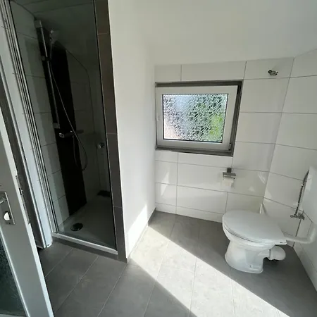 Quarto em Acomodações Particulares Monteurzimmer, Business-room, 1-bett, 2-bett, 3-bett, Kueche, Smart-tv *