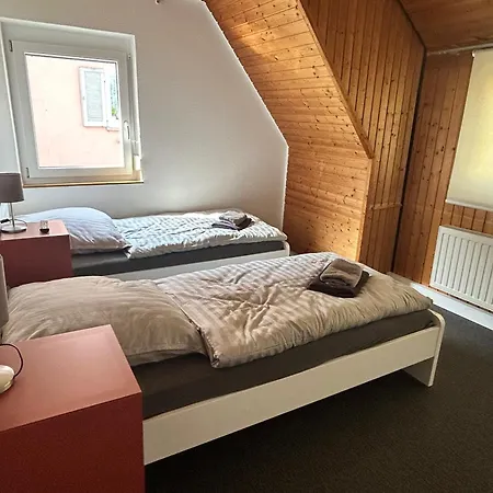 Quarto em Acomodações Particulares Monteurzimmer, Business-room, 1-bett, 2-bett, 3-bett, Kueche, Smart-tv Oedheim