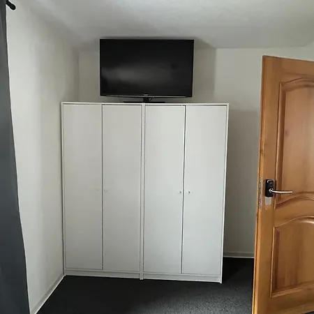Quarto em Acomodações Particulares Monteurzimmer, Business-room, 1-bett, 2-bett, 3-bett, Kueche, Smart-tv Oedheim